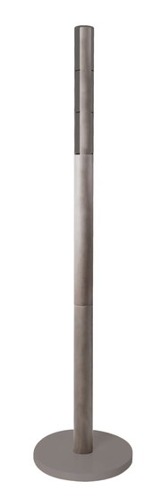 Moderner Garderobenständer aus Metall in Frontalansicht mit rundem Sockel.