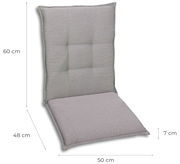 Graue Mittellehnerauflage mit gestepptem Design, seitliche Perspektive, Maße: 60 cm Höhe, 48 cm Tiefe, 50 cm Breite, 7 cm Dicke.
