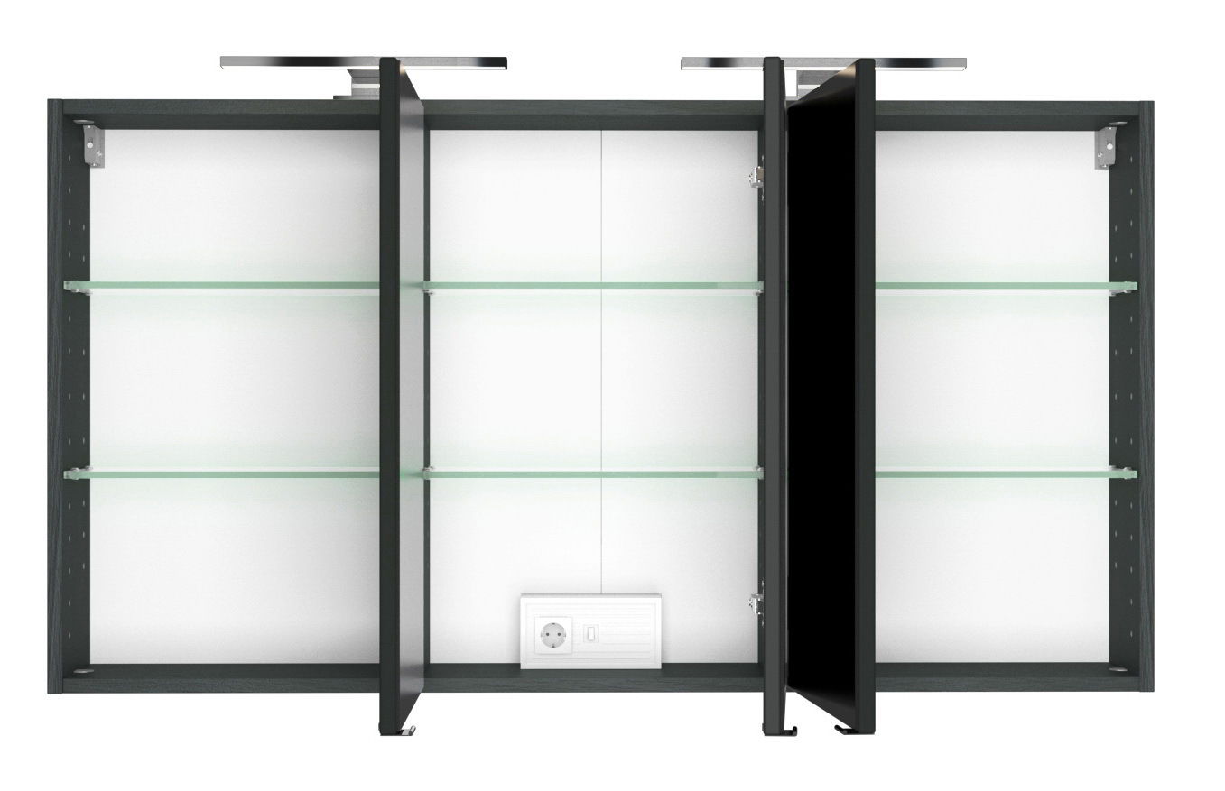 Spiegelschrank mit drei Türen, teilweise geöffnet, mit Glasregalen und integrierter Steckdose, Frontalansicht