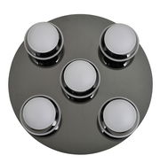 Moderne LED-Deckenleuchte mit fünf runden Lichtquellen auf einer kreisförmigen Basis, Ansicht von oben.