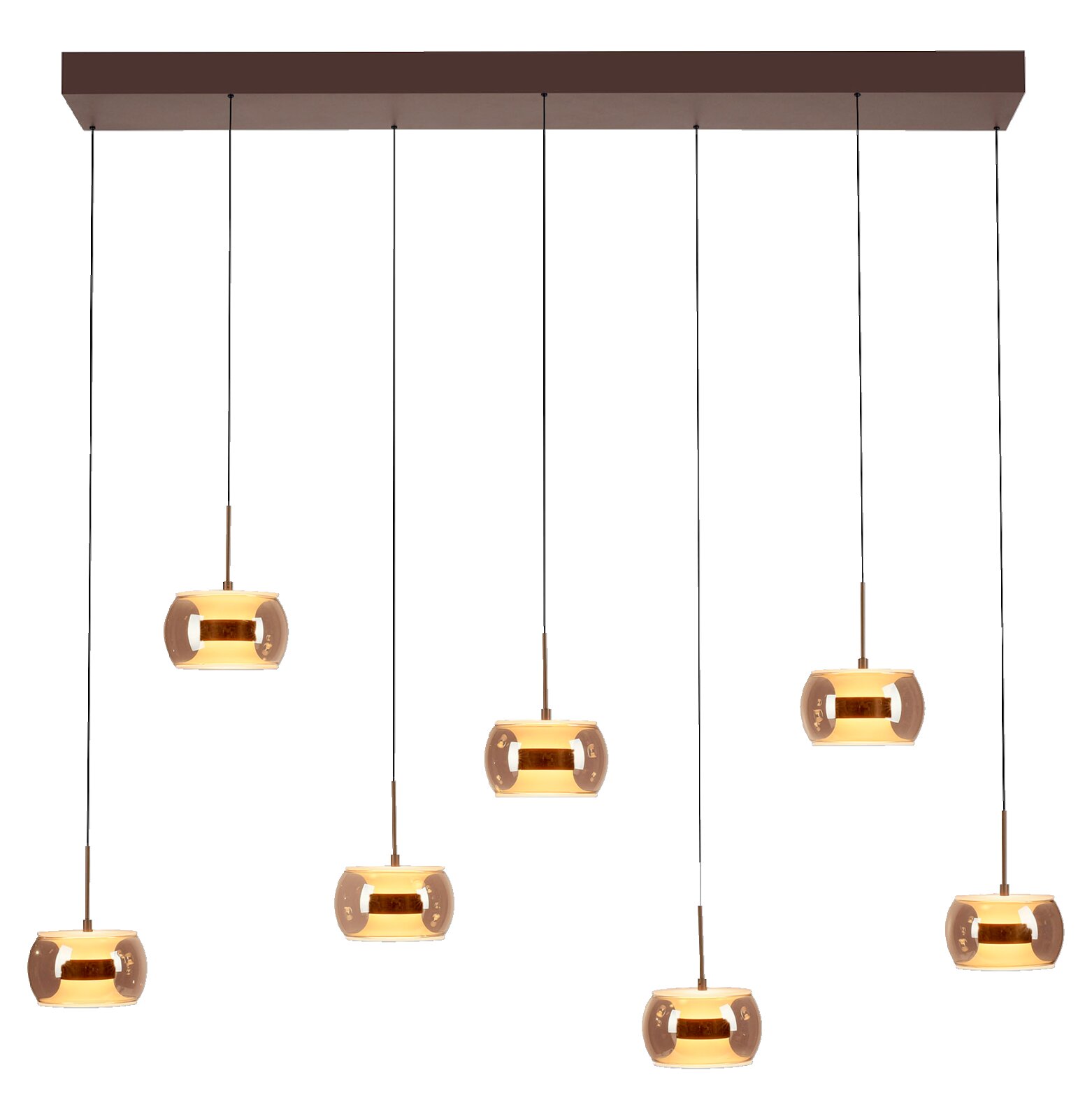 Moderne Mehrfach-Pendelleuchte mit sechs amberfarbenen Glas-Schirmen an langer Deckenleiste, warm leuchtend vor grauem Hintergrund, Frontalansicht
