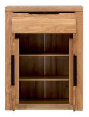 Schuhschrank aus Holz mit zwei offenen Türen und einem Schubfach, Frontalansicht