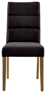 Moderner Stuhl mit schwarzem, gepolstertem Sitz und Rückenlehne, sowie Holzbeinen, Frontalansicht.