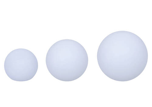 Drei kugelförmige Solarleuchten in verschiedenen Größen, frontal betrachtet.