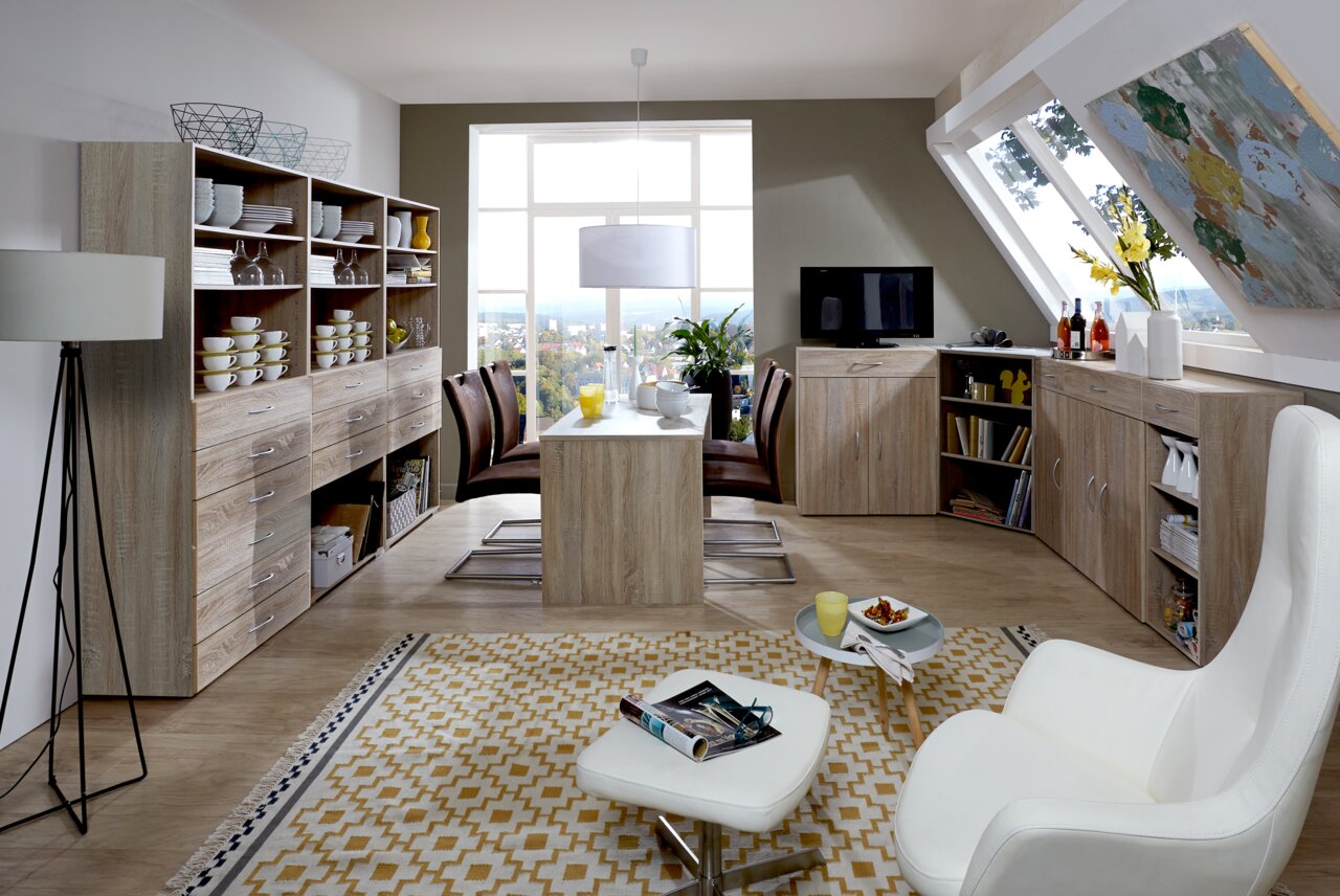 XORA Mehrzweckschrank MULTIRAUMKONZEPT Moderner Wohnraum mit Mehrzweckschrank in Holzoptik, seitliche Perspektive