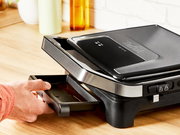 Kontaktgrill Inicio Classic SL mit herausziehbarer Fettauffangschale, seitliche Perspektive