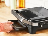 Kontaktgrill Inicio Classic SL mit herausziehbarer Fettauffangschale, seitliche Perspektive