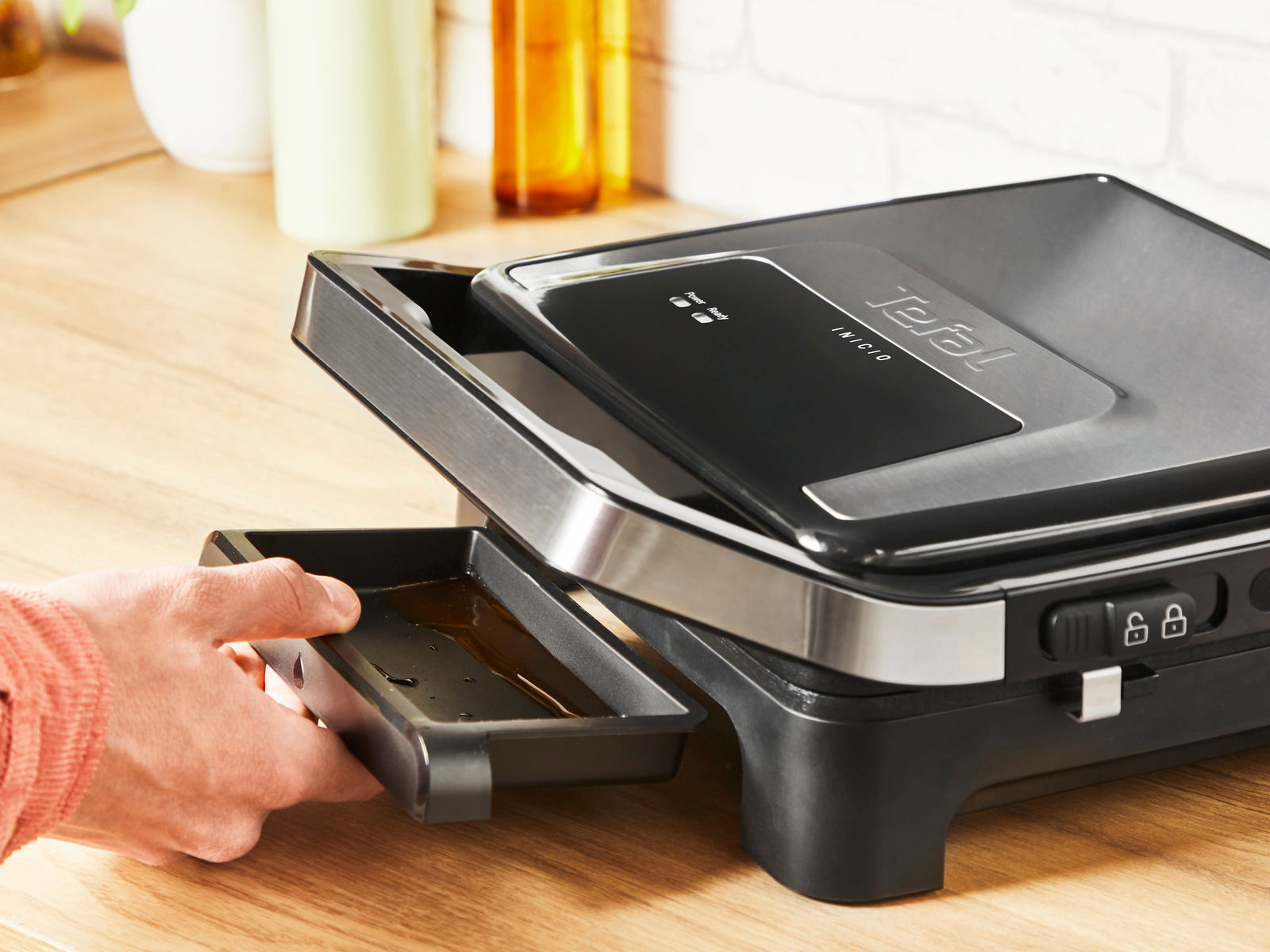 Kontaktgrill Inicio Classic SL mit herausziehbarer Fettauffangschale, seitliche Perspektive