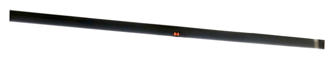 Schwarze LED-Innenbeleuchtung in seitlicher Perspektive mit rotem Lichtelement