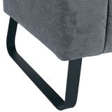 Nahaufnahme einer grauen 2,5er-Sitzbank mit schwarzem Metallfuß, seitliche Perspektive