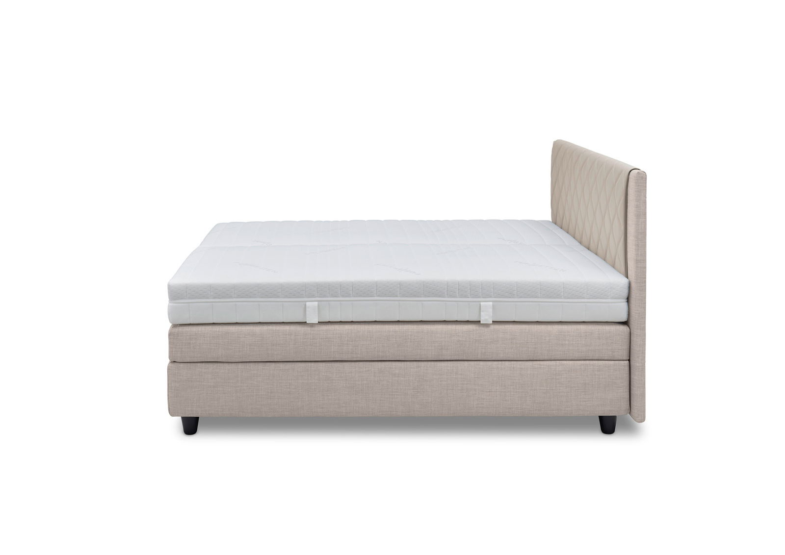 Seitliche Ansicht eines Boxspringbetts mit beigem Stoffbezug und weißer Matratze.