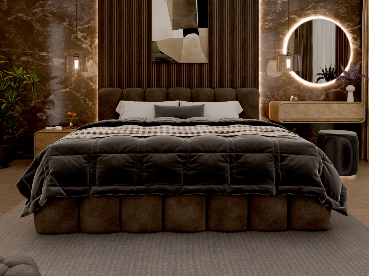 Een luxe gestoffeerd bedframe in een stijlvol ingerichte slaapkamer, gefotografeerd van voren. Het bed is voorzien van een donkere, gestoffeerde deken en verschillende kussens. Op de achtergrond zijn een verlichte muur, een ronde spiegel en een nachtkastj