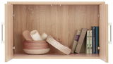 Offener XORA Aufsatzschrank Serie EASY in Holzoptik, frontal fotografiert, mit zwei seitlichen Griffen. Innen befinden sich Bücher und ein geflochtener Korb mit Deckel.