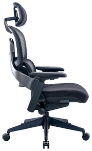 Ergonomischer Drehstuhl in Seitenansicht mit Kopfstütze und Armlehnen