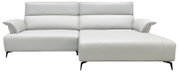Vooraanzicht van een moderne witte hoekbank met chaise longue rechts, verstelbare hoofdsteunen, brede armleuningen en slanke zwarte poten