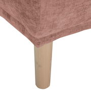 Nahaufnahme eines Hockers mit rosa Stoffbezug und hellem Holzbein, Perspektive von der Seite