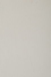 Nahaufnahme eines cremefarbenen Stoffes mit feiner, vertikaler Struktur.