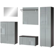 Modernes Garderobe Set bestehend aus einem Spiegel, einer Wandgarderobe mit Ablage und Kleiderstange, einem hohen Schrank, einem zweitürigen Schrank und einer Sitzbank mit Stauraum, frontal abgebildet.