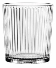 Transparentes, geriffeltes Glas im Becher-Set, seitliche Perspektive