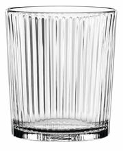 Transparentes, geriffeltes Glas im Becher-Set, seitliche Perspektive