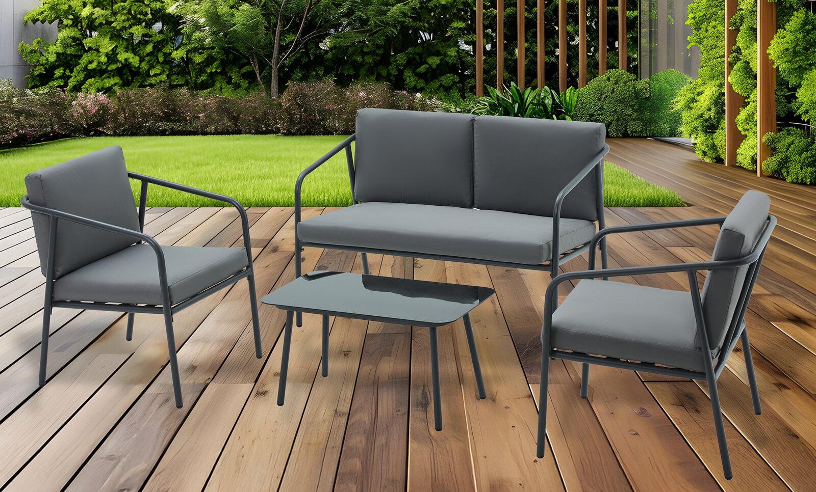 Modernes 4-teiliges Gartenlounge-Set in Anthrazit mit 2-Sitzer-Sofa, zwei Sesseln und niedrigem Couchtisch auf Holzterrasse im Garten, frontal aus leicht erhöhter Perspektive.