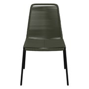 Moderner Stapelstuhl mit grünem Geflecht, Vorderansicht