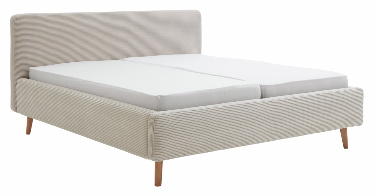 Polsterbettgestell in Beige mit gestreiftem Stoffbezug und Holzfüßen, seitliche Perspektive