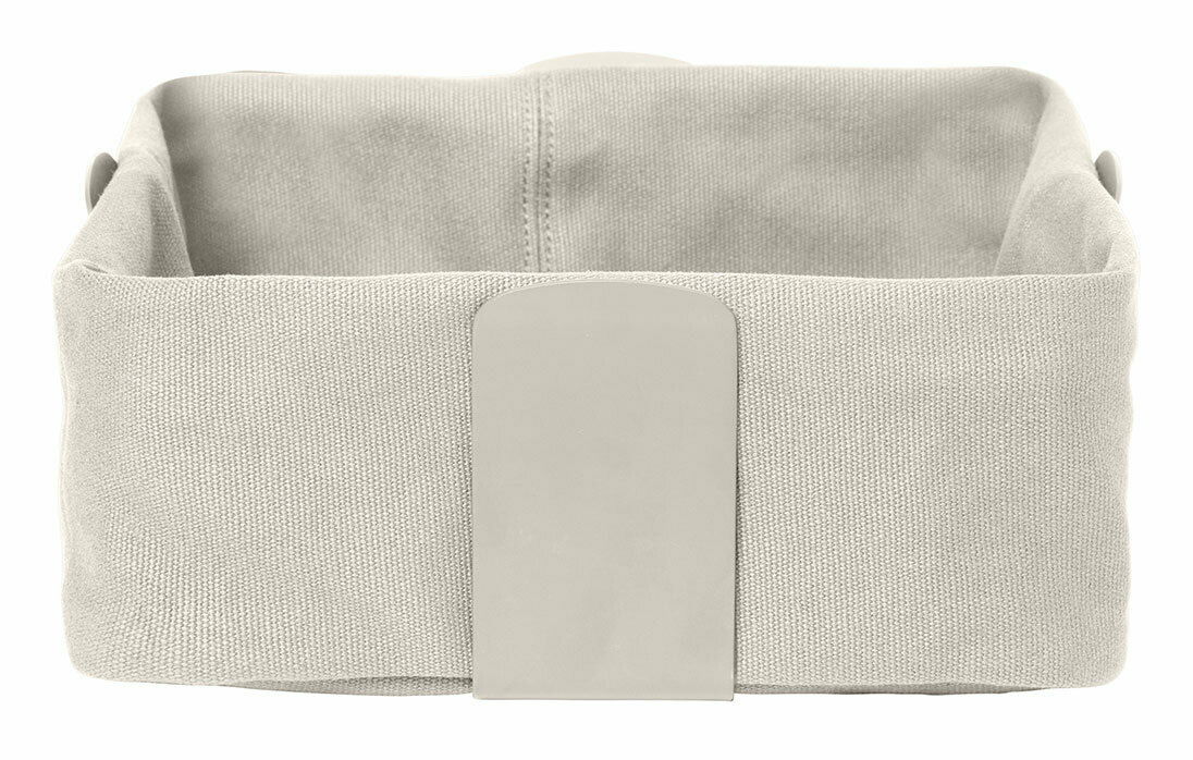 Frontansicht eines hellen Brotkorbs aus Stoff mit rechteckigem Design und verstärktem Rand.