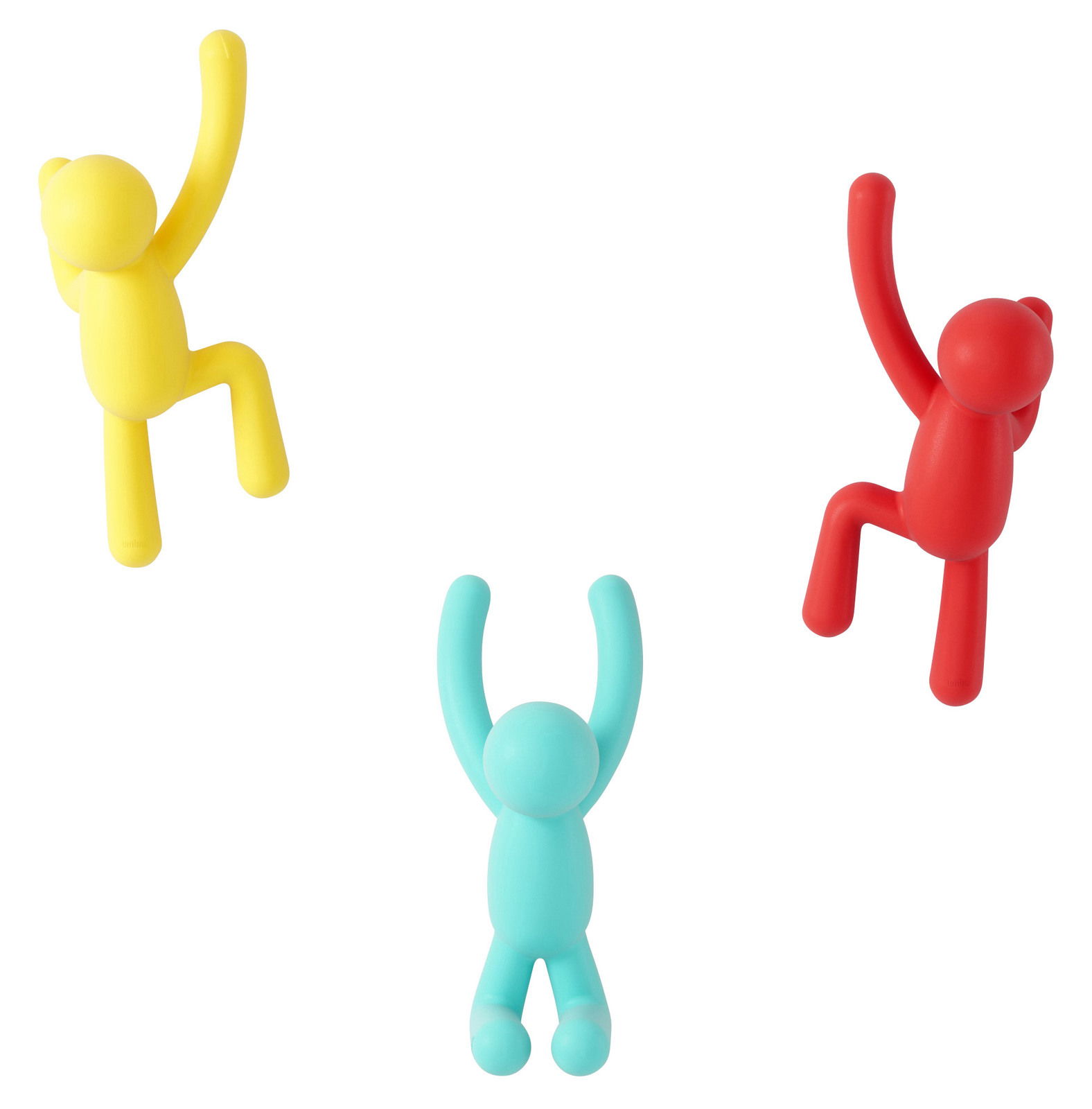 Drei bunte Wandhaken in Form von kletternden Figuren, in den Farben Gelb, Rot und Türkis, aus der Frontalperspektive.