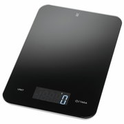 Digitale Küchenwaage in Schwarz mit moderner, flacher Oberfläche und gut lesbarem Display, Perspektive von oben.