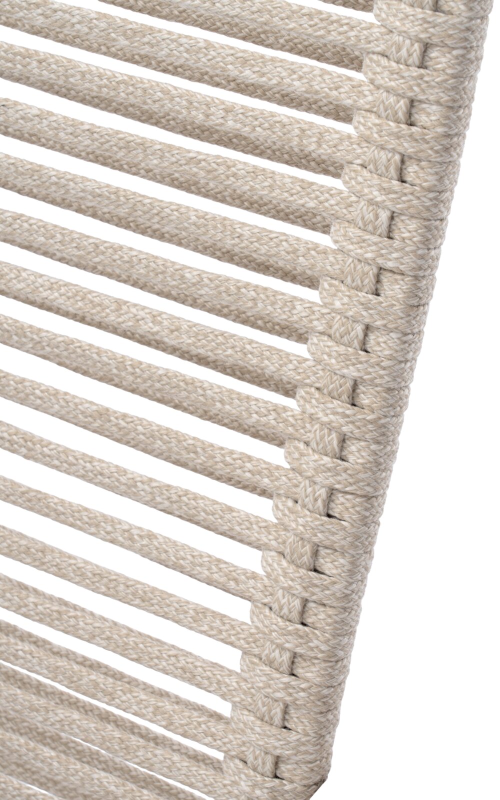 Close-up van een beige gevlochten rugleuning van touw, zijaanzicht