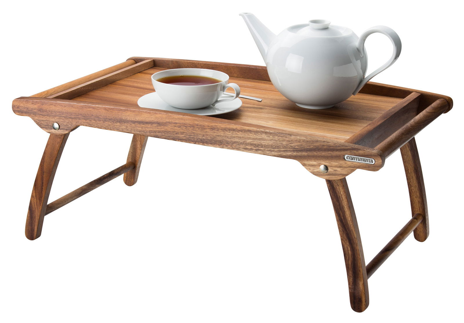 Holz-Betttablett mit klappbaren Beinen, darauf eine weiße Teekanne und eine Tasse Tee, seitliche Perspektive