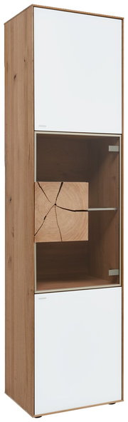 Vitrine aus Holz mit zwei weißen Türen und einem Glaseinsatz in der Mitte, perspektivisch von vorne rechts fotografiert.