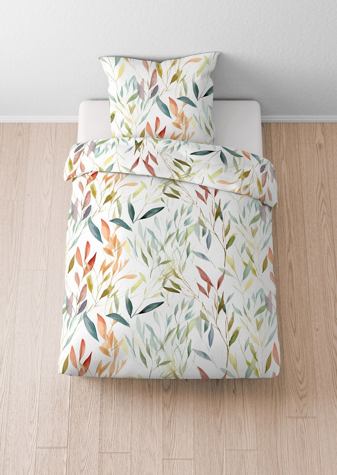 Bettwäsche-Set mit buntem Blattmuster aus der Vogelperspektive auf einem Bett.