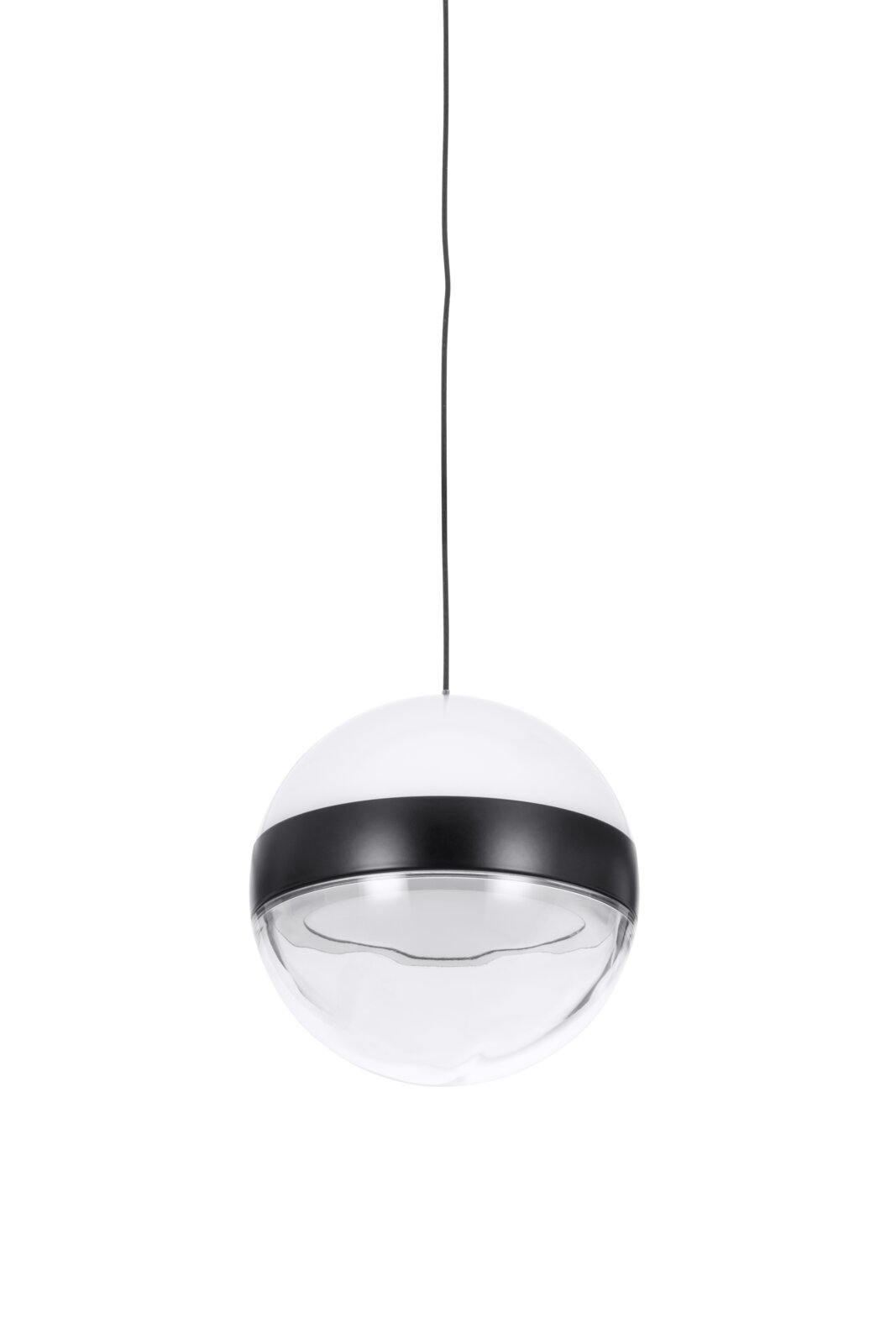 Moderne kugelförmige Pendelleuchte mit transparentem Glas und weißer Kappe, schwarzem Mittelring und schwarzem Kabel, freigestellt auf weißem Hintergrund, Ansicht von vorne leicht von unten