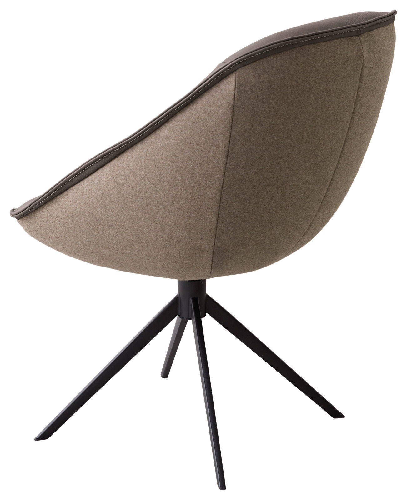 Rückansicht eines modernen Armlehnstuhls mit braunem Stoffbezug und schwarzem Metallgestell.