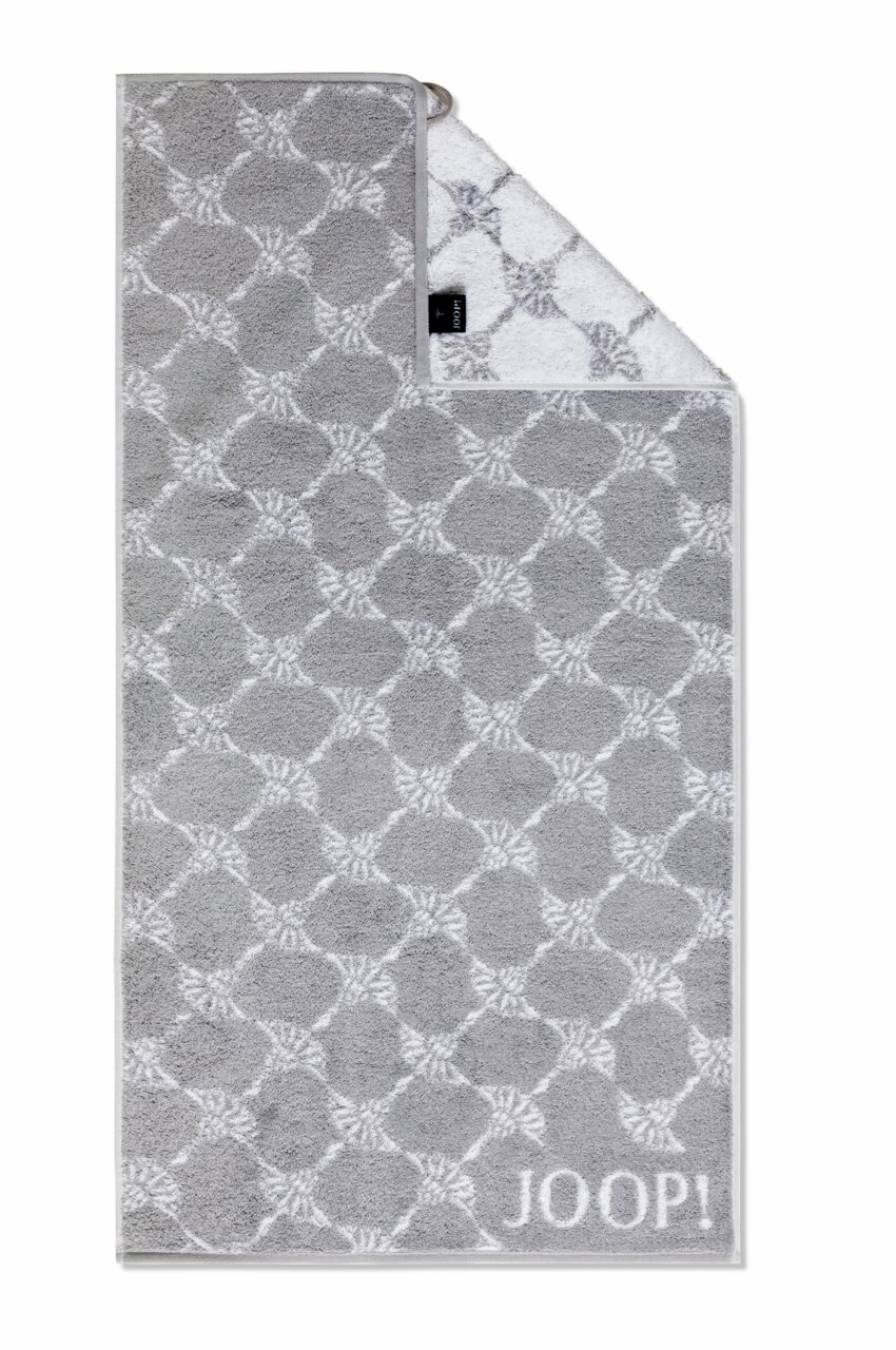Graues Handtuch mit geometrischem Muster und JOOP!-Logo, von oben fotografiert.