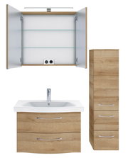 Badezimmermöbel-Set in Holzoptik mit Waschbeckenunterschrank, Spiegelschrank und Hochschrank, frontale Ansicht