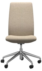 Moderne thuiskantoorstoel met beige stoffen bekleding en verchroomd draaipootje, vooraanzicht