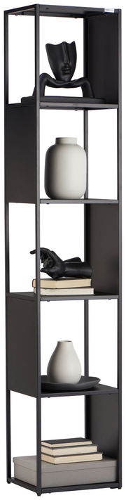 Schwarzes Regal mit mehreren Ebenen, dekoriert mit Vasen, Büchern und einer Skulptur, seitliche Perspektive