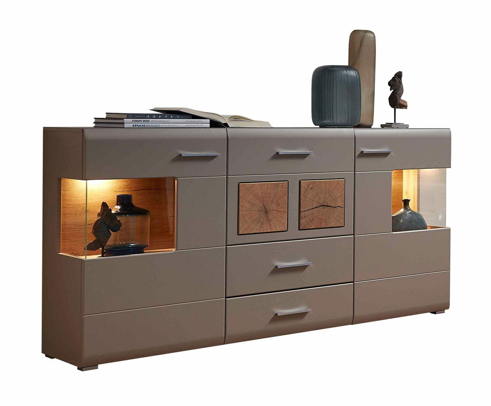 Modernes Sideboard mit Holz- und Glaselementen, dekoriert mit Vasen und Büchern, seitliche Perspektive