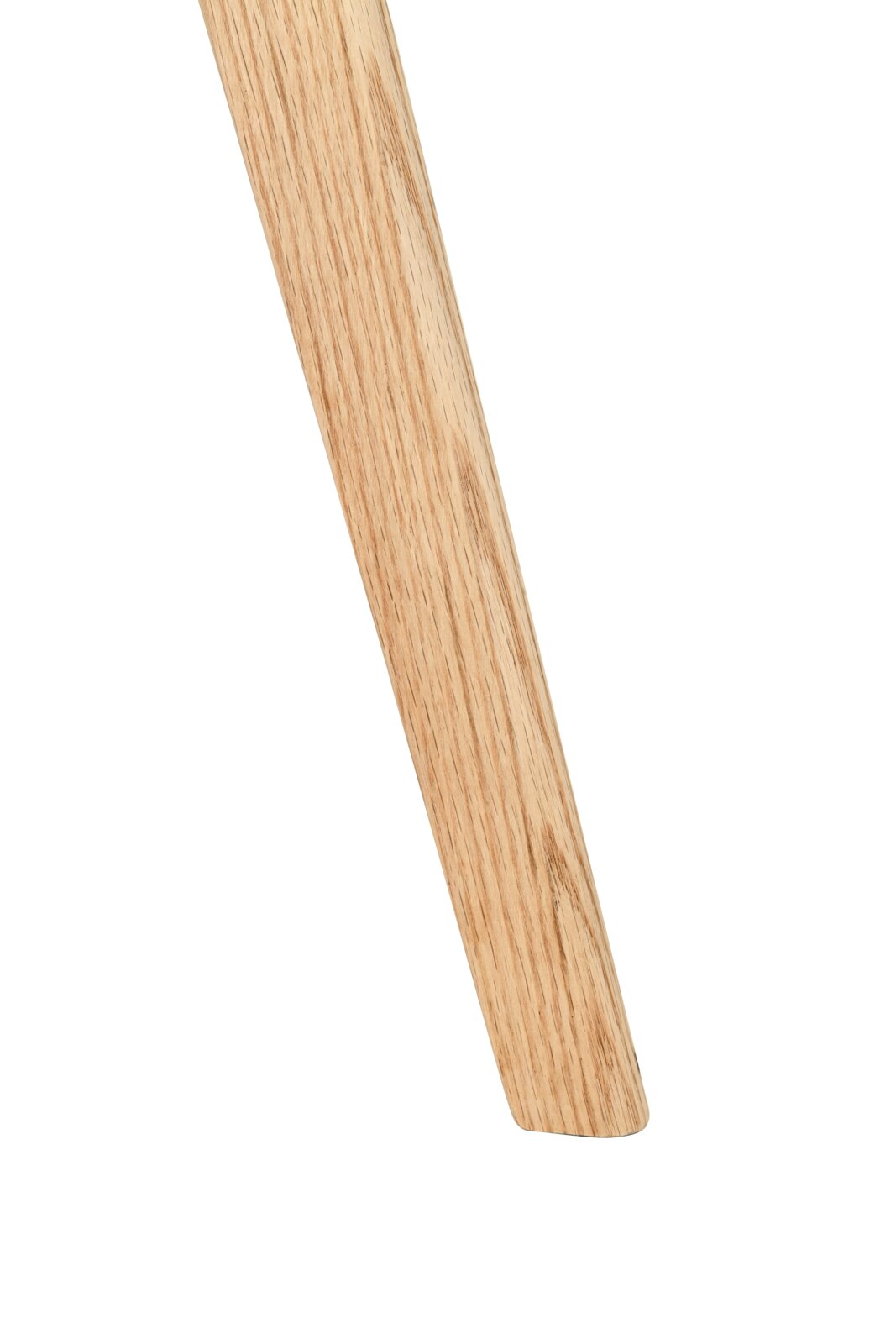 Close-up van een stoelpoot van lichtgekleurd hout, diagonaal perspectief