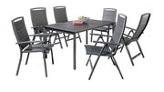 Gartenmöbel-Set mit sechs grauen Klappstühlen und einem rechteckigen Tisch, seitliche Perspektive