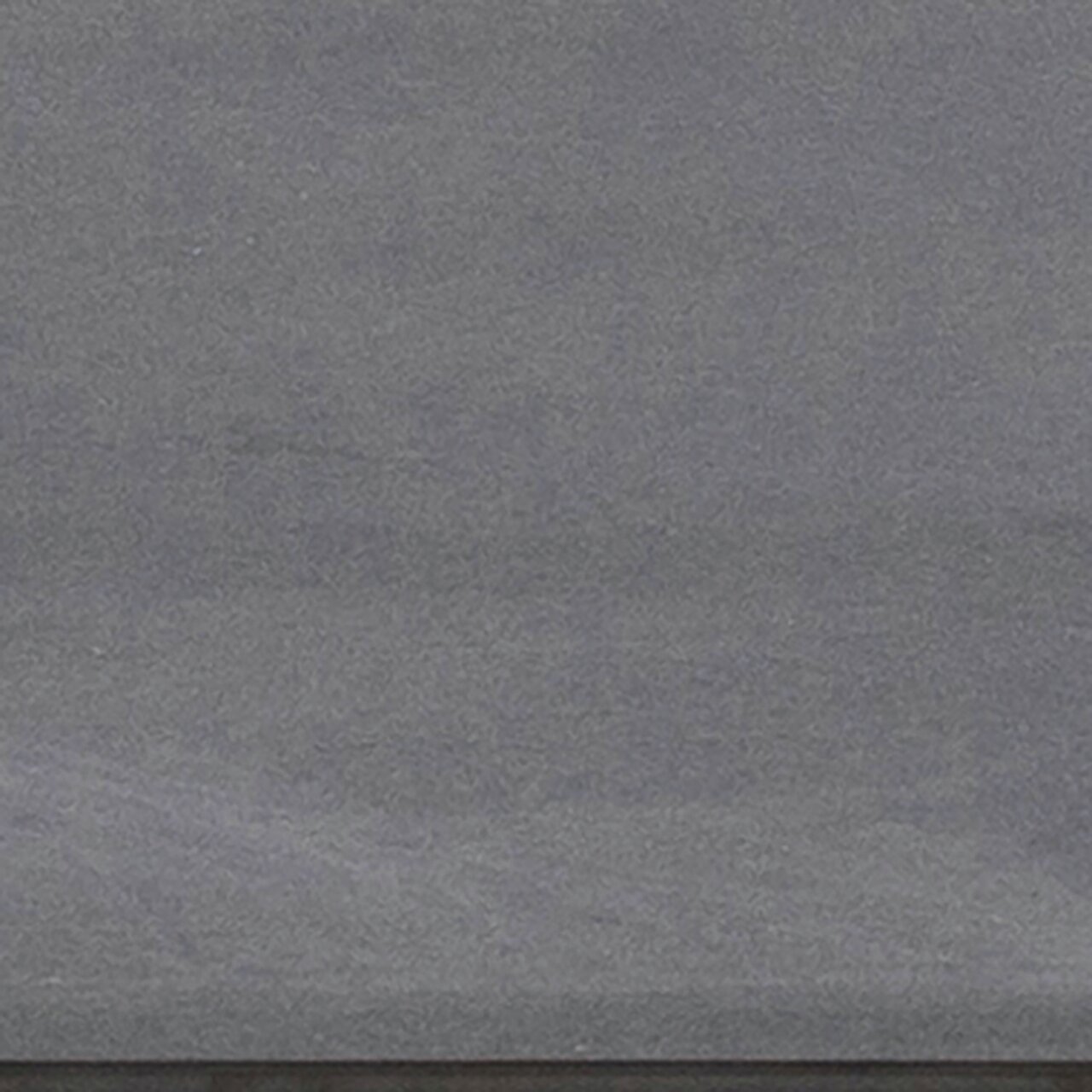 Nahaufnahme der Tischoberfläche eines Esstisches in grauer Farbe