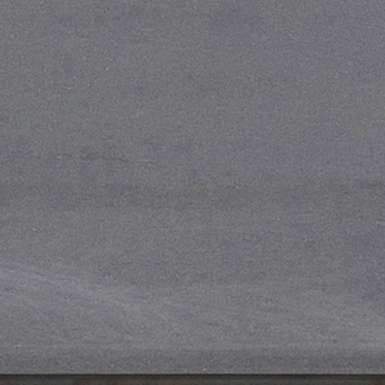 Nahaufnahme der Tischoberfläche eines Esstisches in grauer Farbe