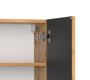 Hängeschrank aus Holz mit geöffneter Tür, Innenansicht von der Seite