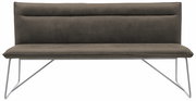 Moderne Bank mit grauem Polster und Metallbeinen, Frontalansicht