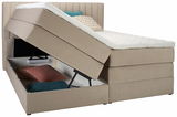 Boxspringbett mit geöffnetem Stauraum, seitliche Perspektive