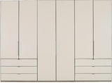 Moderner Falttürenschrank in heller Farbe mit mehreren Türen und Schubladen, frontale Ansicht.