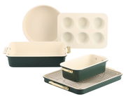 Backformen Set 6-tlg. in verschiedenen Formen und Größen, aus cremefarbenem und grünem Material, aus der Vorderansicht.